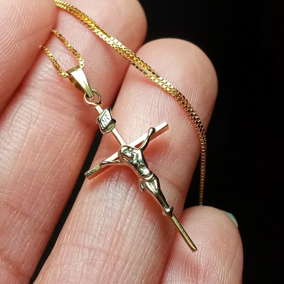 (SOLD) 14K Yellow Gold Crucifix Cross Pendant Necklace - Picture 5 of 8